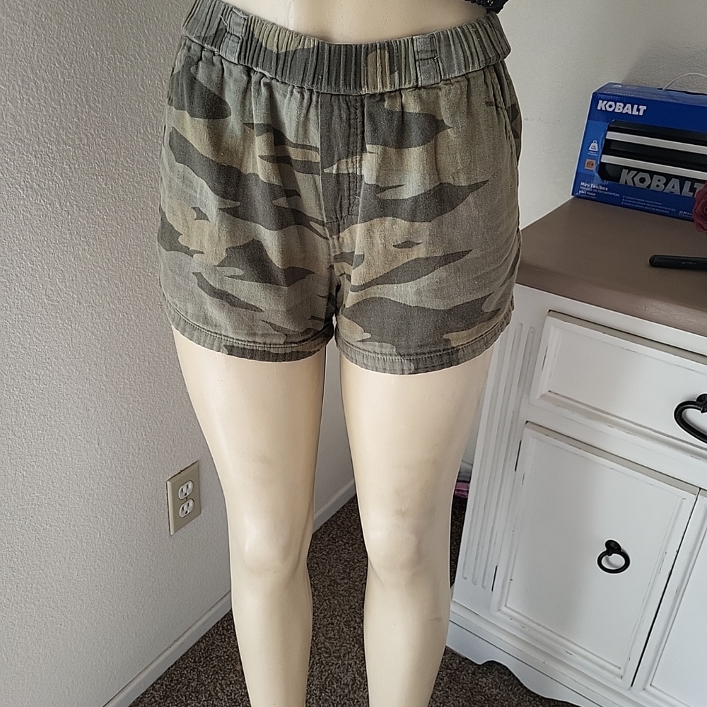 Splendid Camo Elastic Tie Waist Soft Casual Shorts